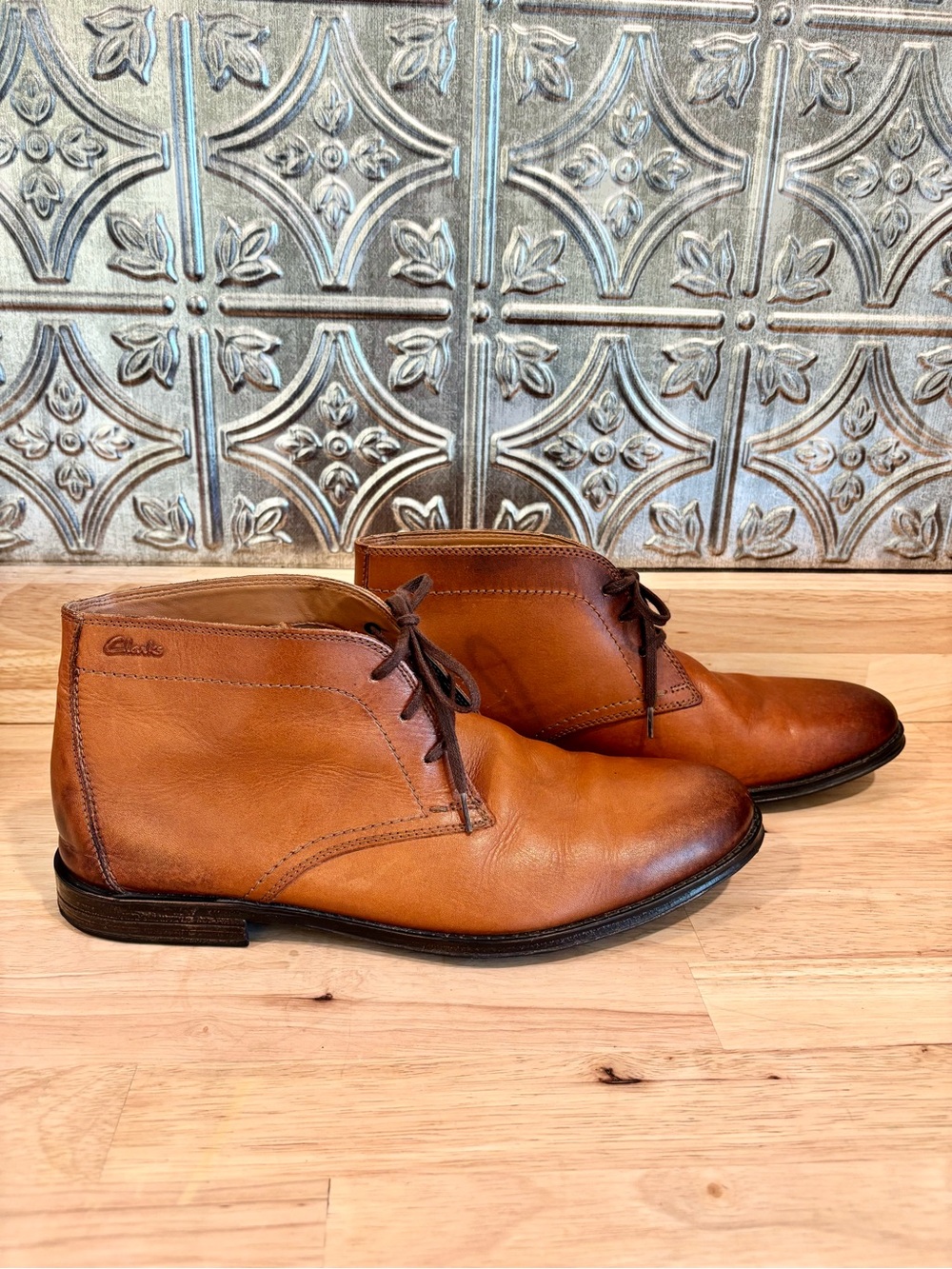 Clarks Men’s Tan Leather Chukka Boots 10